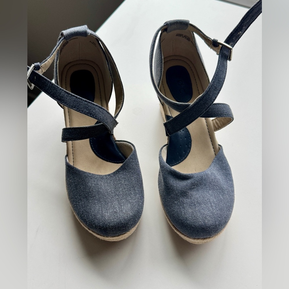 Born Size 8 women’s espadrille
